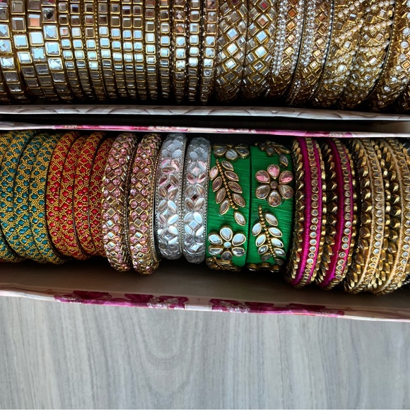 Set of Bangles in various sizes. 50 Quantity - Picture 6 of 6